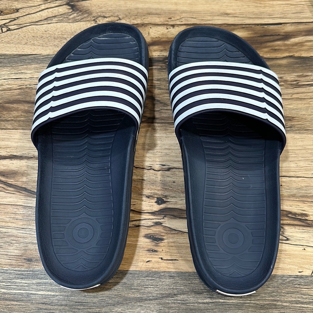 Womens Hunter brand slides
